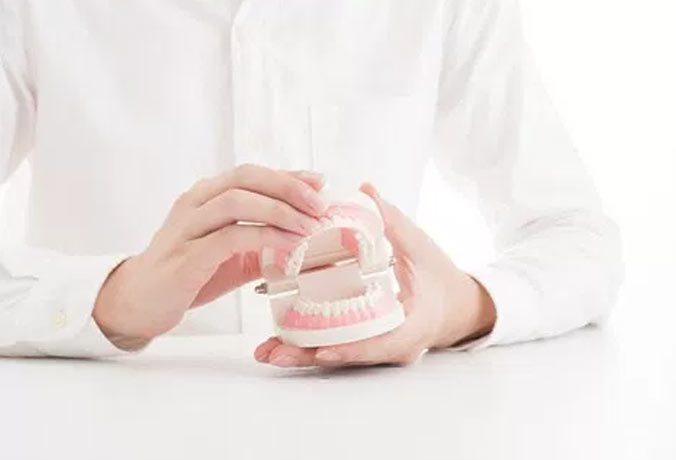 超良心価格による精密入れ歯